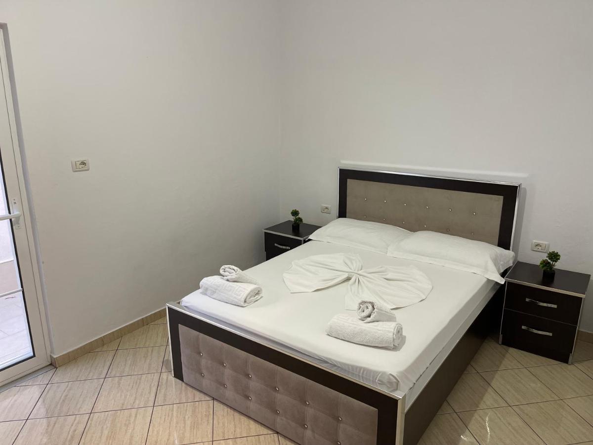 Villa Xhevdet Sarandë Buitenkant foto