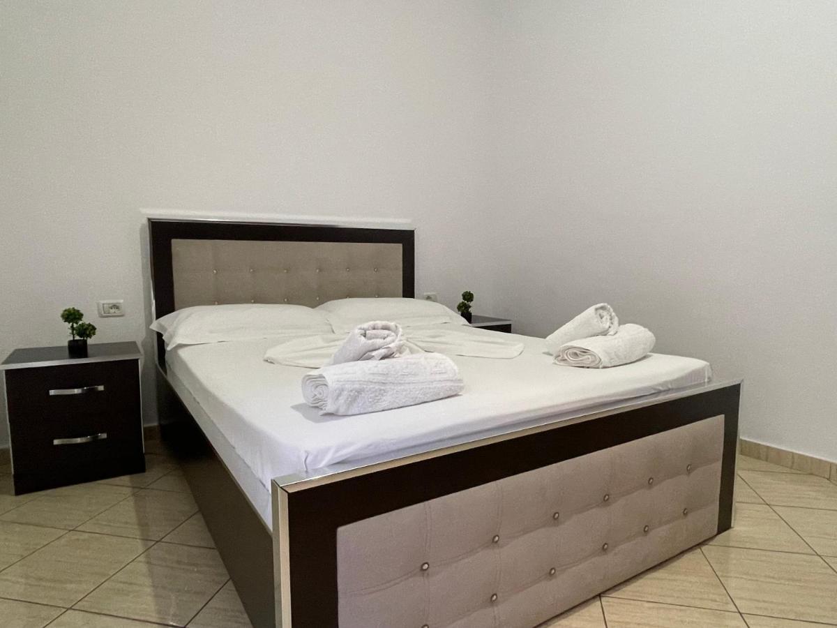 Villa Xhevdet Sarandë Buitenkant foto