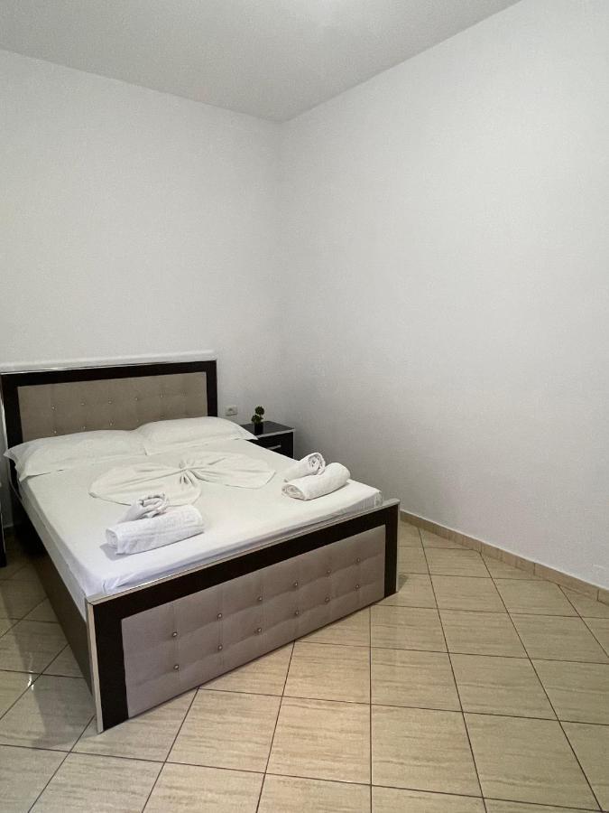 Villa Xhevdet Sarandë Buitenkant foto
